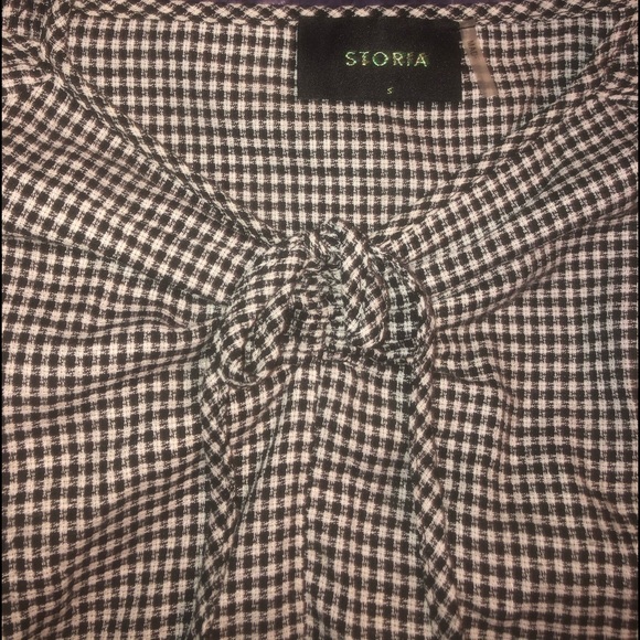 Storia Checkered Ruffle Sleeved Blouse. - Picture 3 of 3